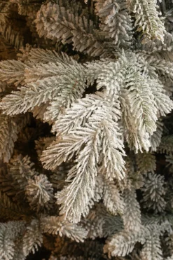 Hot Black Box künstlicher Weihnachtsbaum Grand Fir mit Schnee D 152 H 215 cm Künstliche Weihnachtsbäume